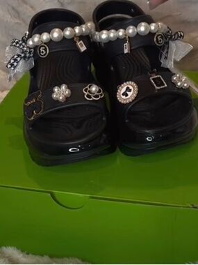 Crocs Black Women's Embellished Platform Sandals - Brand:crocs